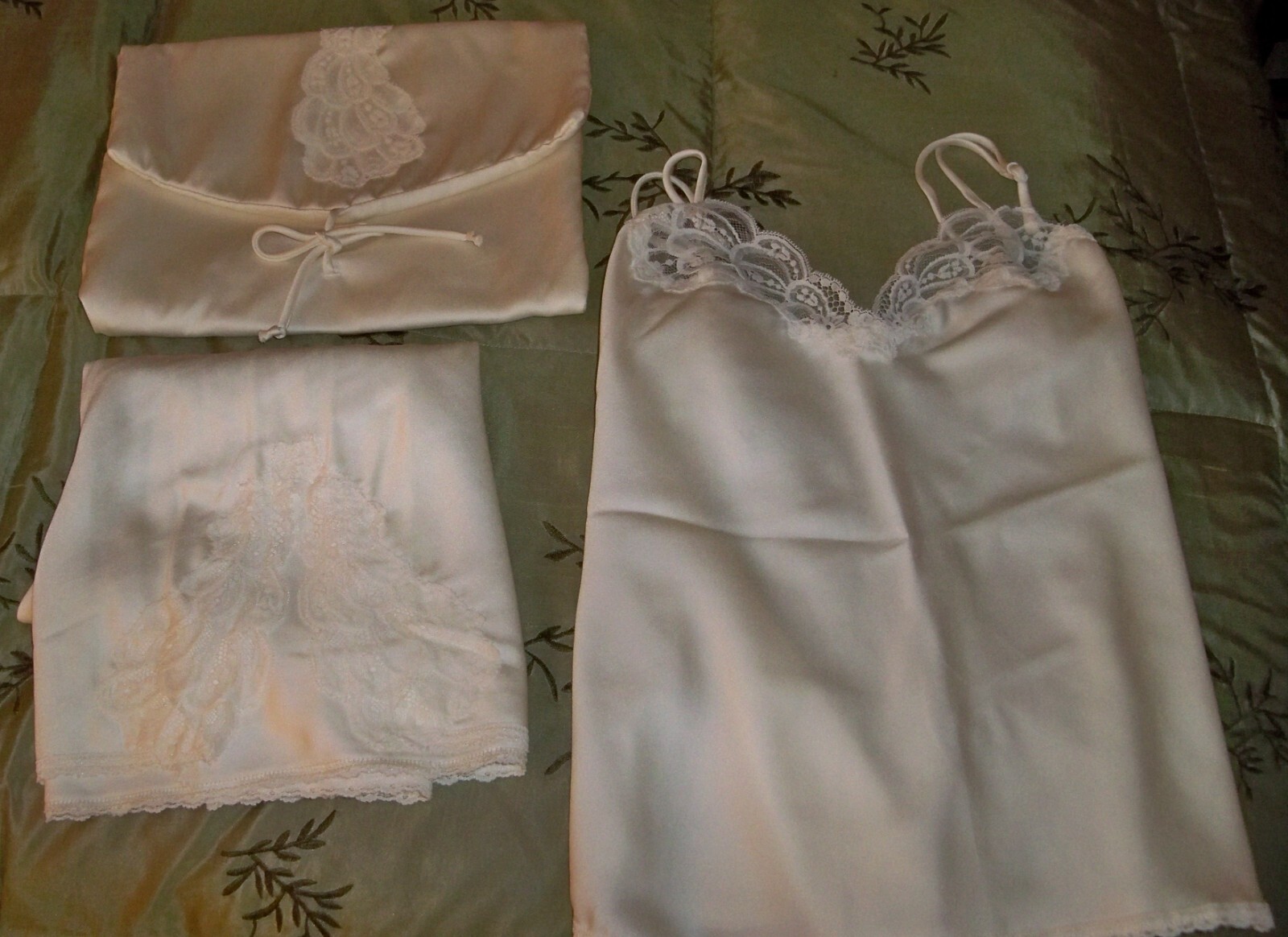 WARNER’S Colllectors IVORY 3 Pc Set~BAG~CAMI Sz 36~1/2 SLIP 27″ Small~LACE TRIM
