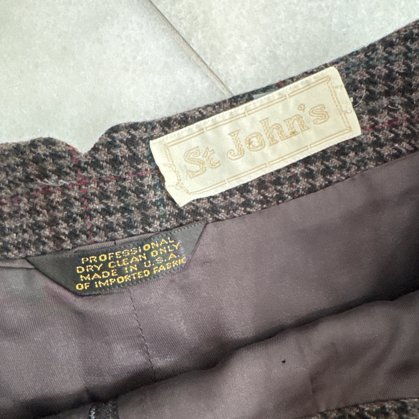 St. Johns Vintage 1980’s, Tweed/Houndstooth skirt, W 6-8 pleats, Trending 2025