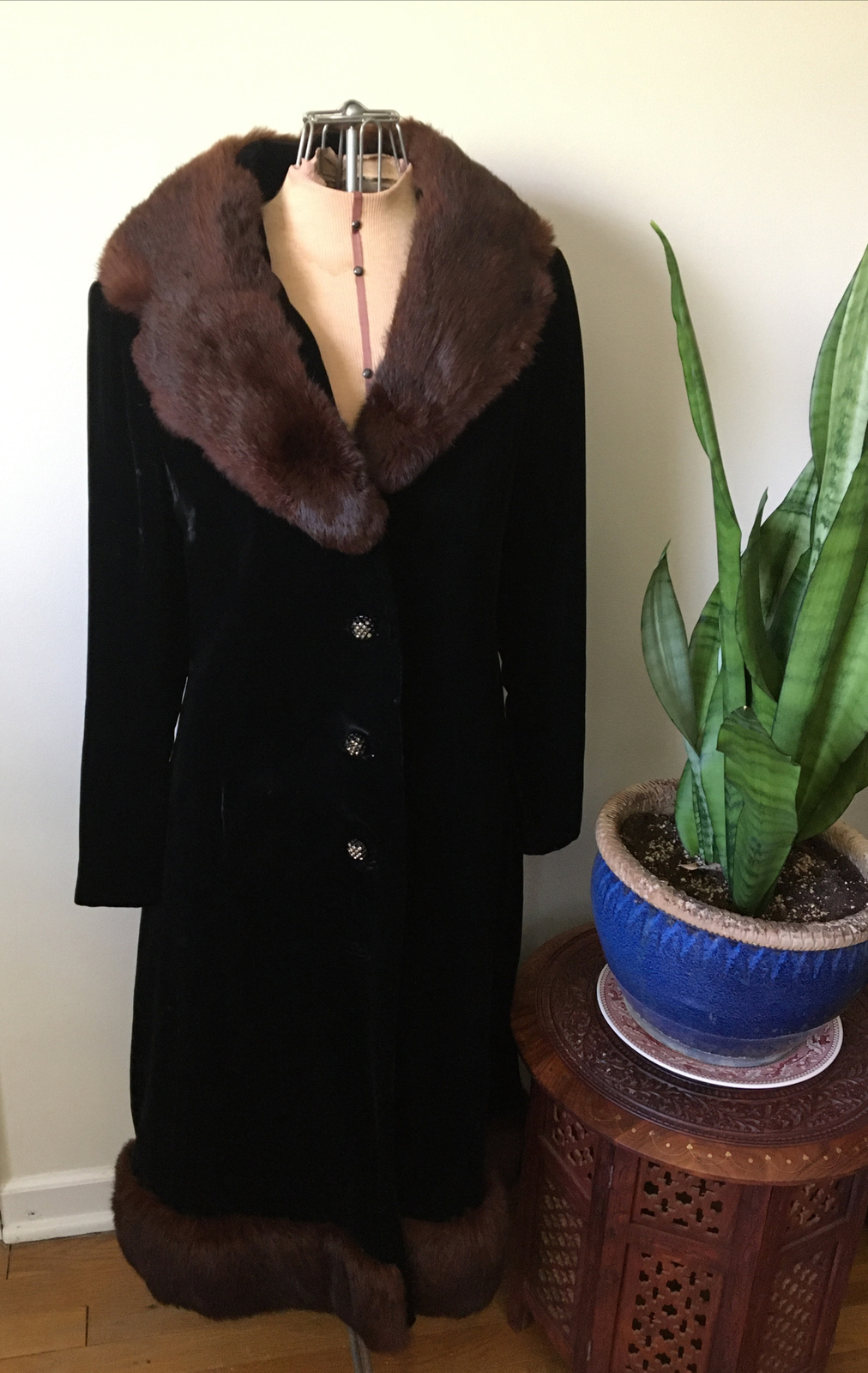 Elegant Vintage Black Velvet Coat, Rich Red Brown Fur Collar & Hem, 1930’-40’s