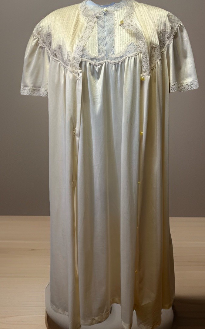JC Penney Vintage Two-Piece Nylon Nightgown Robe Peignoir Set S / M Ivory Silky