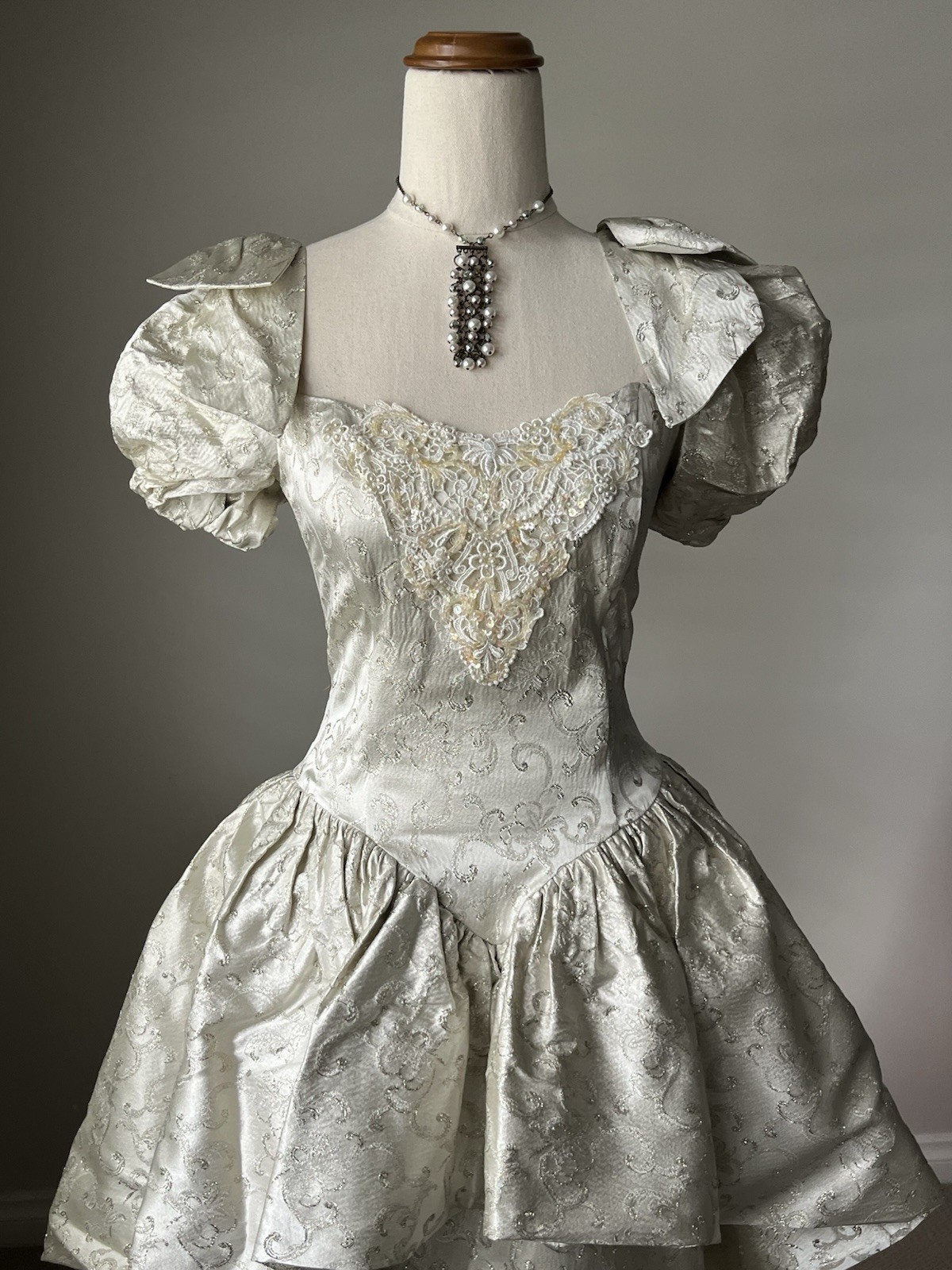 Vintage 1980s Jessica McClintock Bridal Gown Ivory Gold Metallic Brocade High Lo