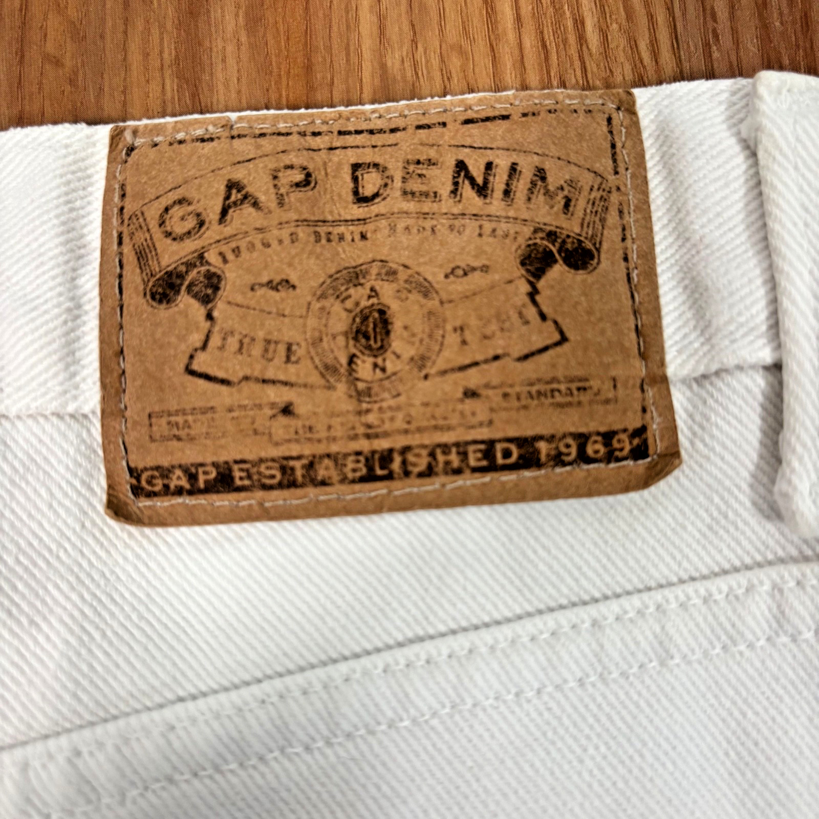 VTG Gap Jeans Loose Fit 90s Women’s Sz 26 White Made in USA Coastal Minimalism