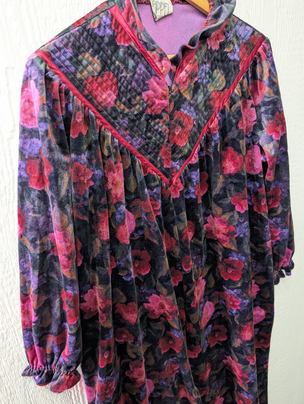 Vintage Appel Floral Velvet Velour Robe House Coat Victorian Granny Size M/L