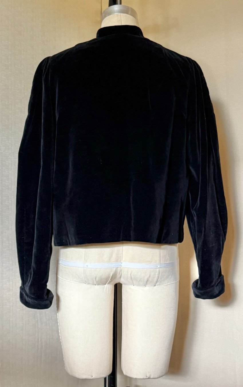 Vtg MCM 1940s /50s BLACK VELVET JACKET w/ WHITE SATIN LINING, CLASSIC TAILORED!!