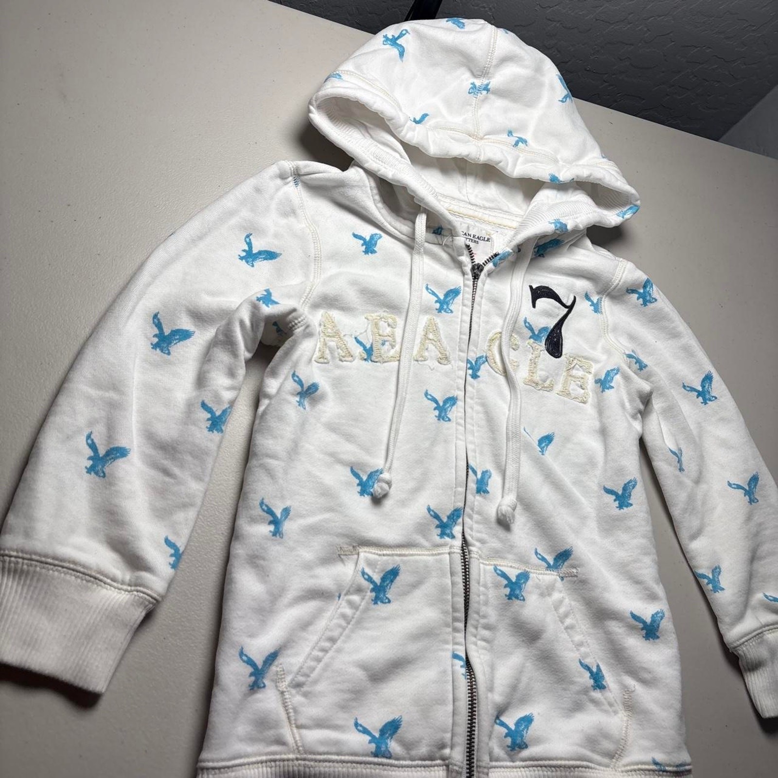 Y2K Fitted American Eagle White & Blue Eagle Print Zip Up Jacket