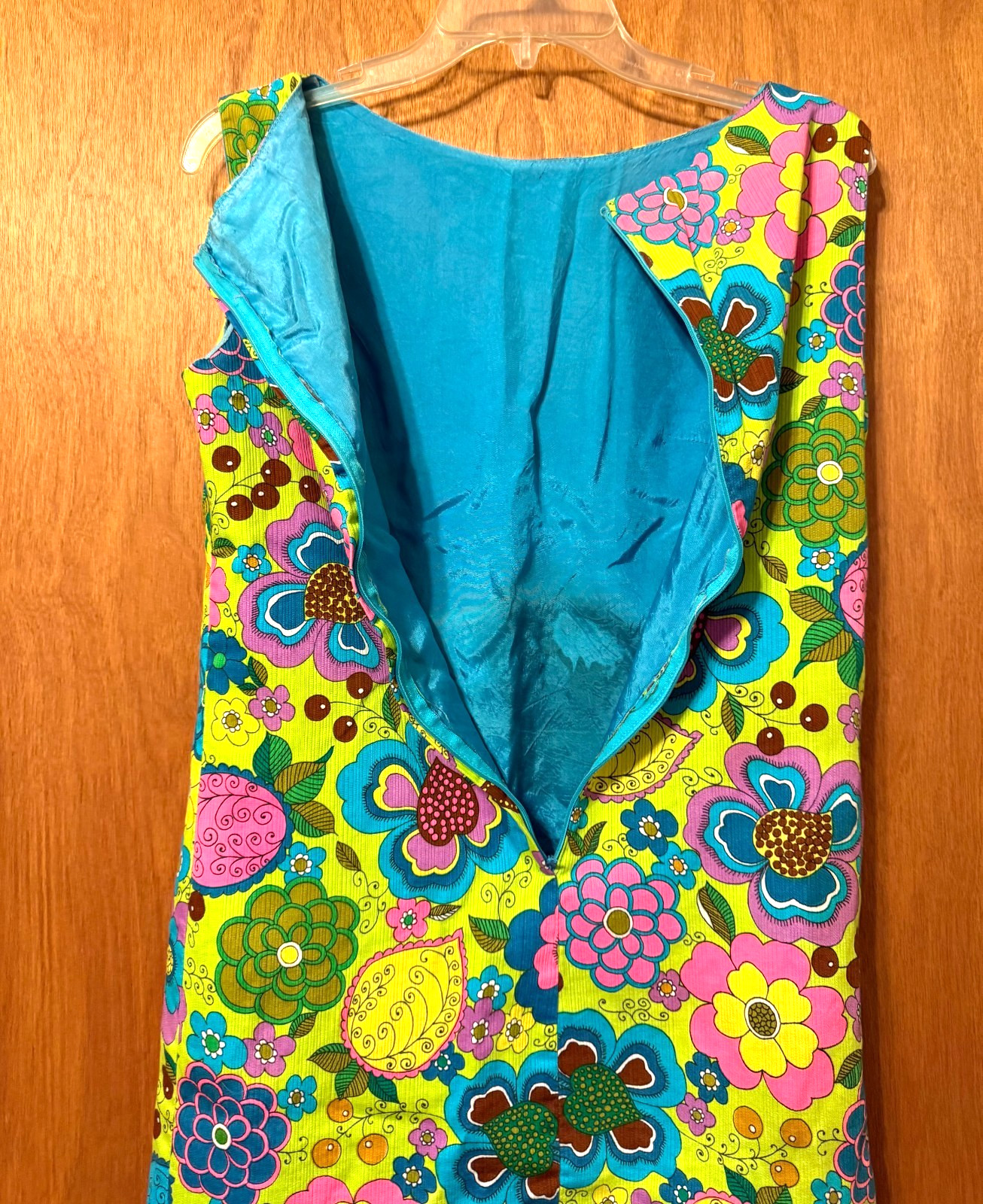 Vintage 1960’s Style Sleeveless Vibrant Psychedelic Floral Shift Dress – Medium