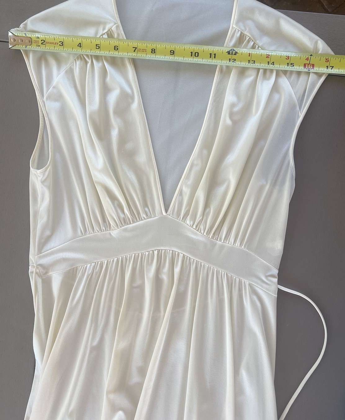 VTG Vanity fair chemise Size 34 Empire Waist Deep V-Neckline In Ivory, wedding