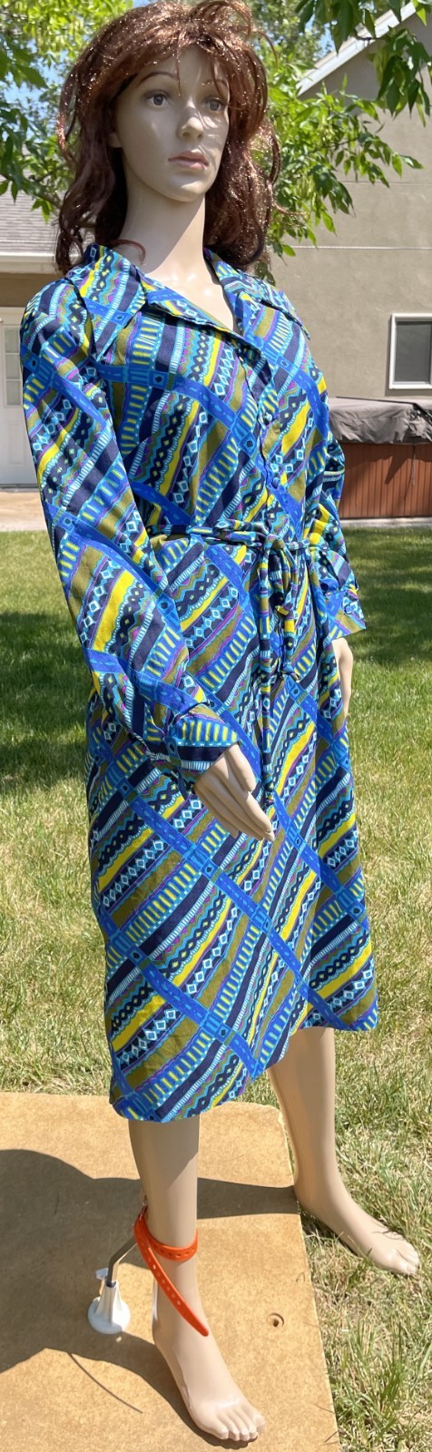 vtg 60s PSYCHEDELIC PRINT dress dagger collar crepe fabric covered buttons Large