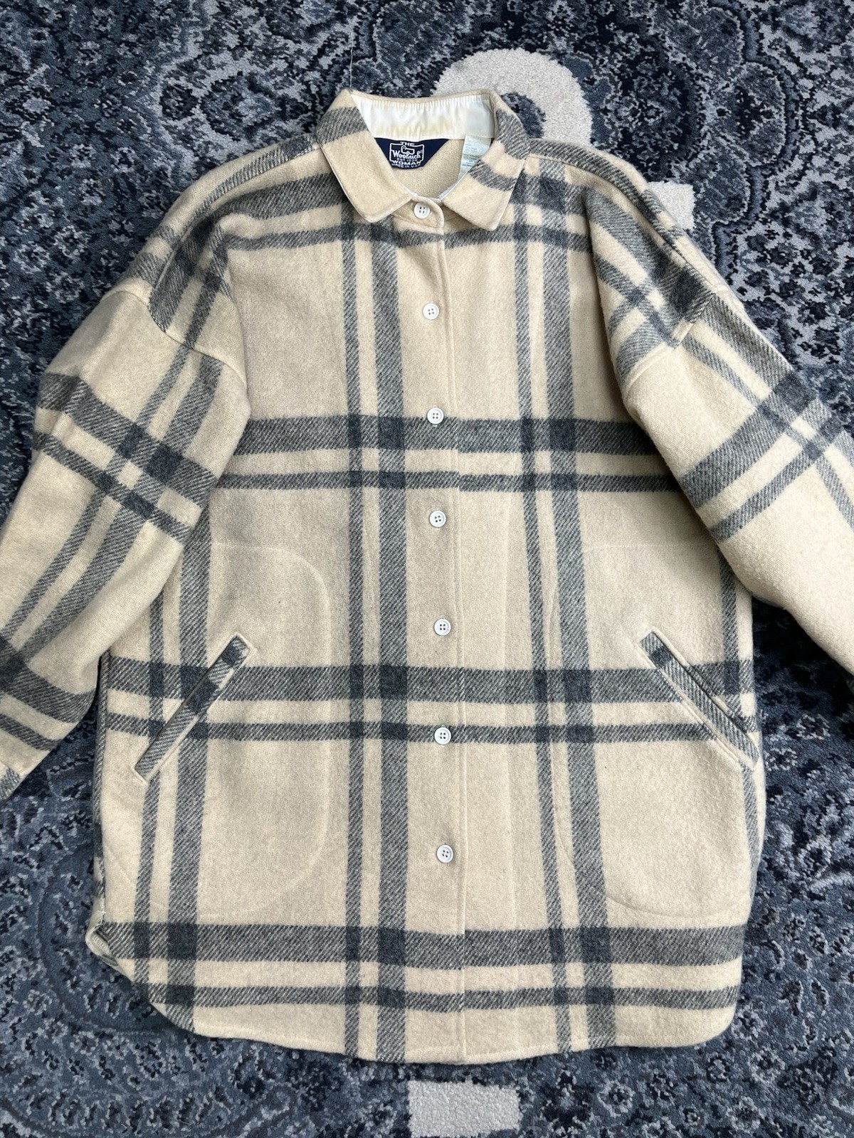 Vintage 1960s Womens’ WoolRich Flannel Shirt Size Large Made In USA beige