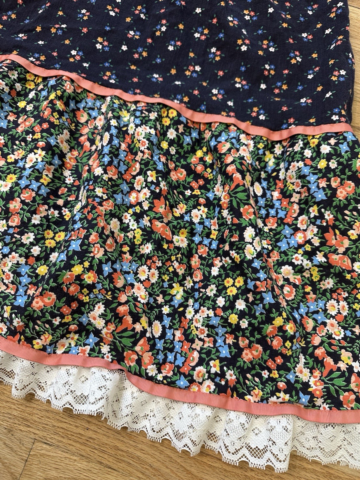 Vintage 1970’s Floral Cotton Prairie Skirt With Lace Talon Zipper 26 Inch Waist