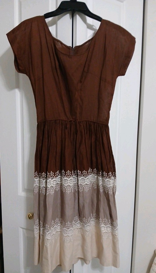 1950s Vintage Brown Embroidered Lace Peasant Cotton Day Dress Size S