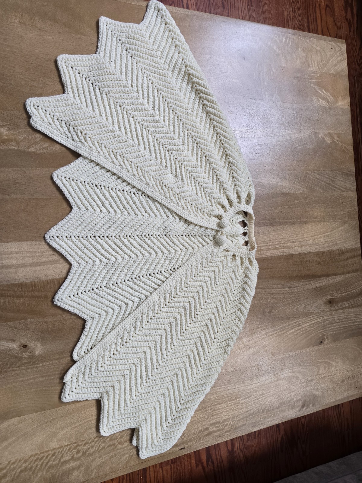 VTG 70s Handmade Crochet Cape Poncho Ivory Chevron Zig Zag Scalloped Knit Shawl
