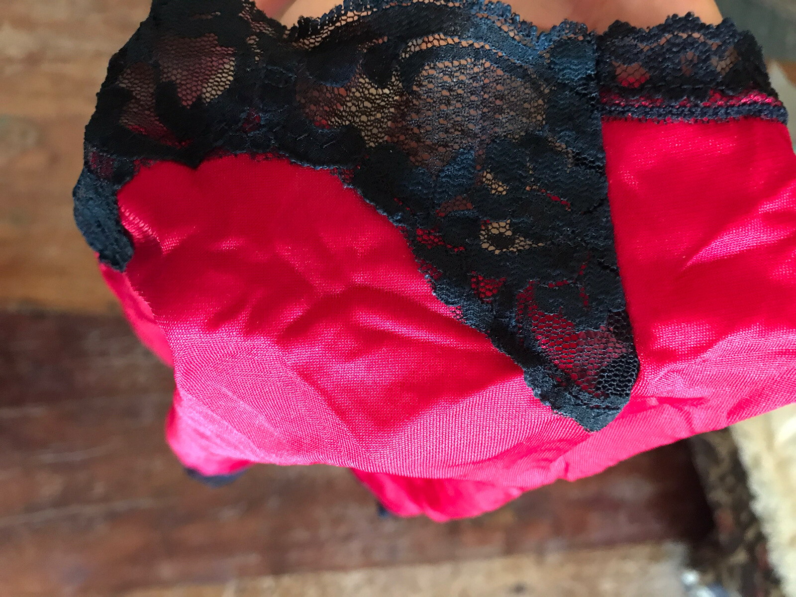 vtg 90’s Private Treasures by Avon crop top nylon slip top red & black lace