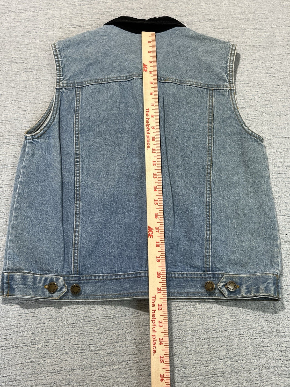 Generra Jean Vest Women’s Small 100% Cotton Light Wash Denim Black Velvet Collar
