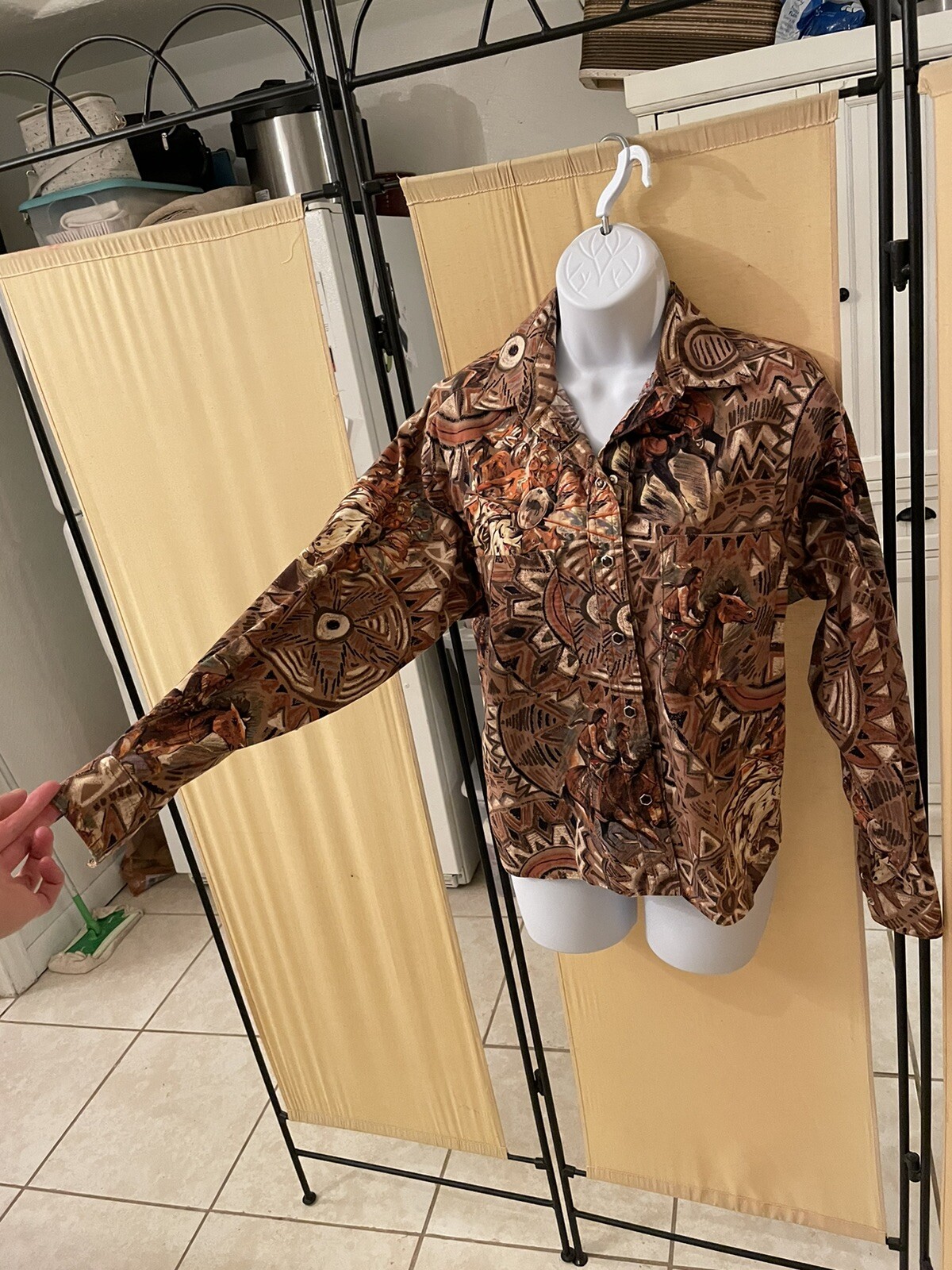 Vintage Unbranded (Handmade?) Native American Womens Button Up Collared Shirt