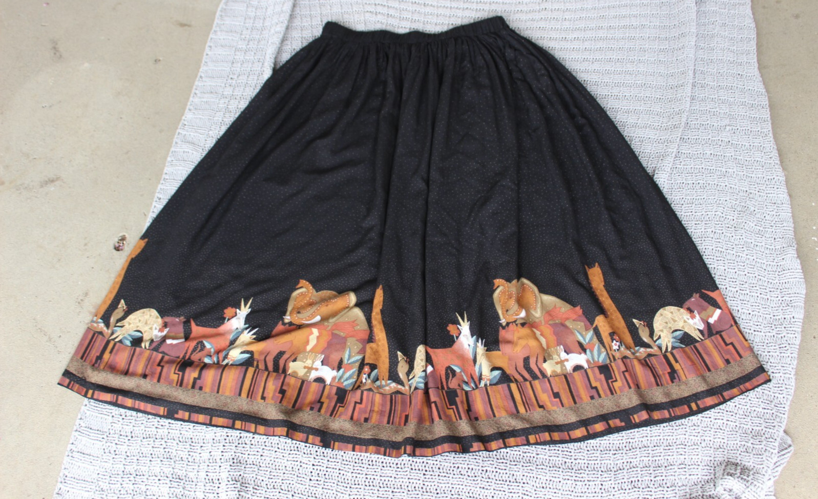 Vintage 1990’s Stonebridge Rayon Skirt w Afican Animals Waist 32 – 40