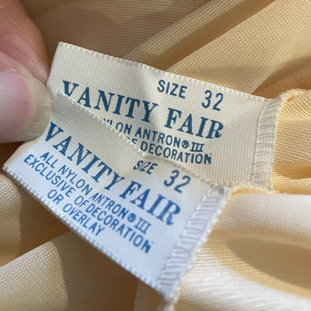 VANITY FAIR Peignoir Set Dressing Gown Robe Lace Peach Dainty Nylon 70s Vtg