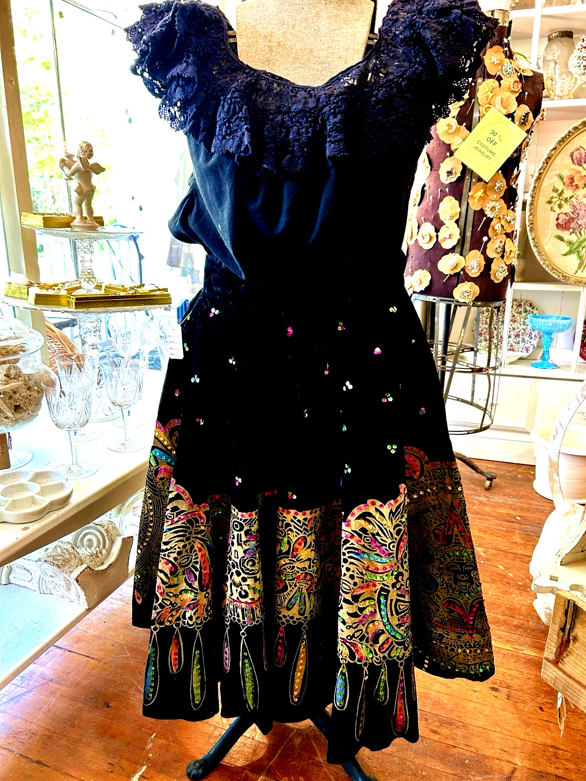 Vintage Mexican Velvet Folklorico Skirt/Blouse Set Cinco de Mayo Top 116″ Sweep