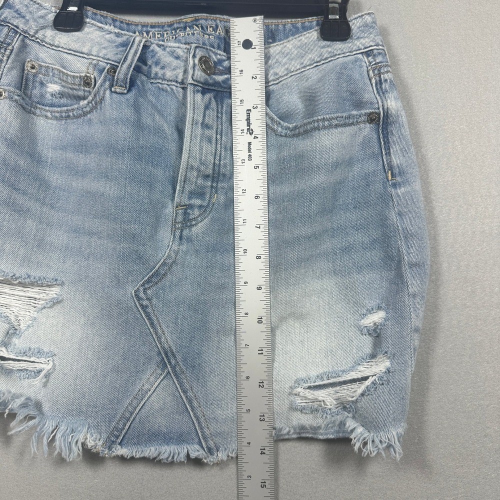 American Eagle Distressed Denim Mini Skirt Light Wash Frayed Hem Button Fly 28