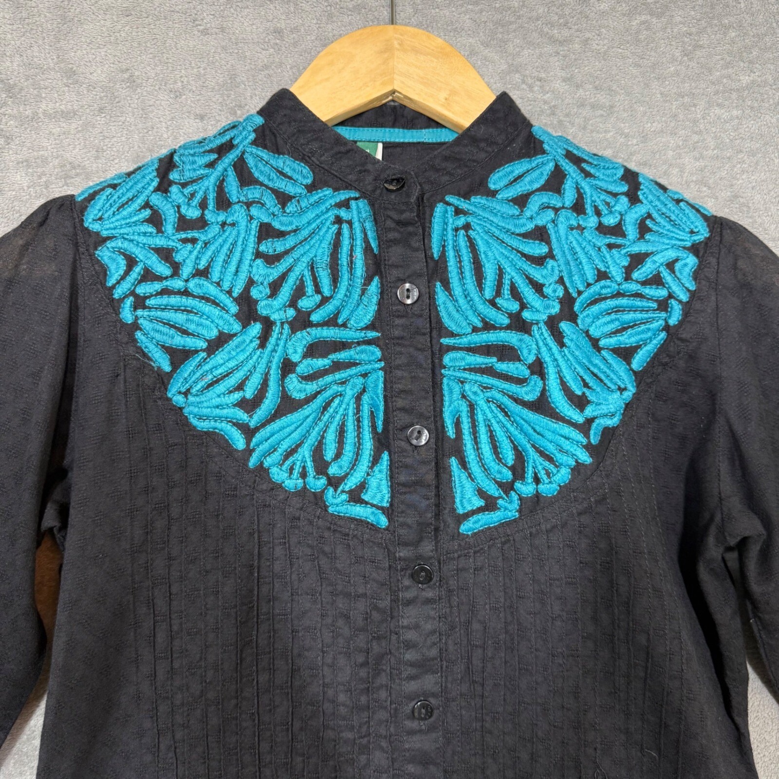 Vintage Casual Outfitters Southwestern Button Down Shirt XS Embroidered Pleated