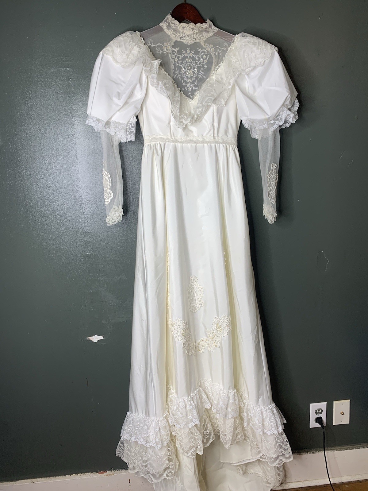 Women’s XS Vintage Lace Prairie Ruffle Wedding Dress 70s Victorian Button Back