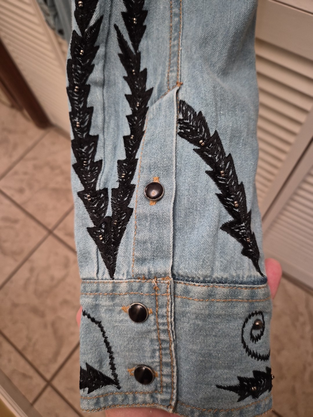 Vintage Collection Western Shirt, Embroidered and Beaded. Size SMALL. No Flaws.