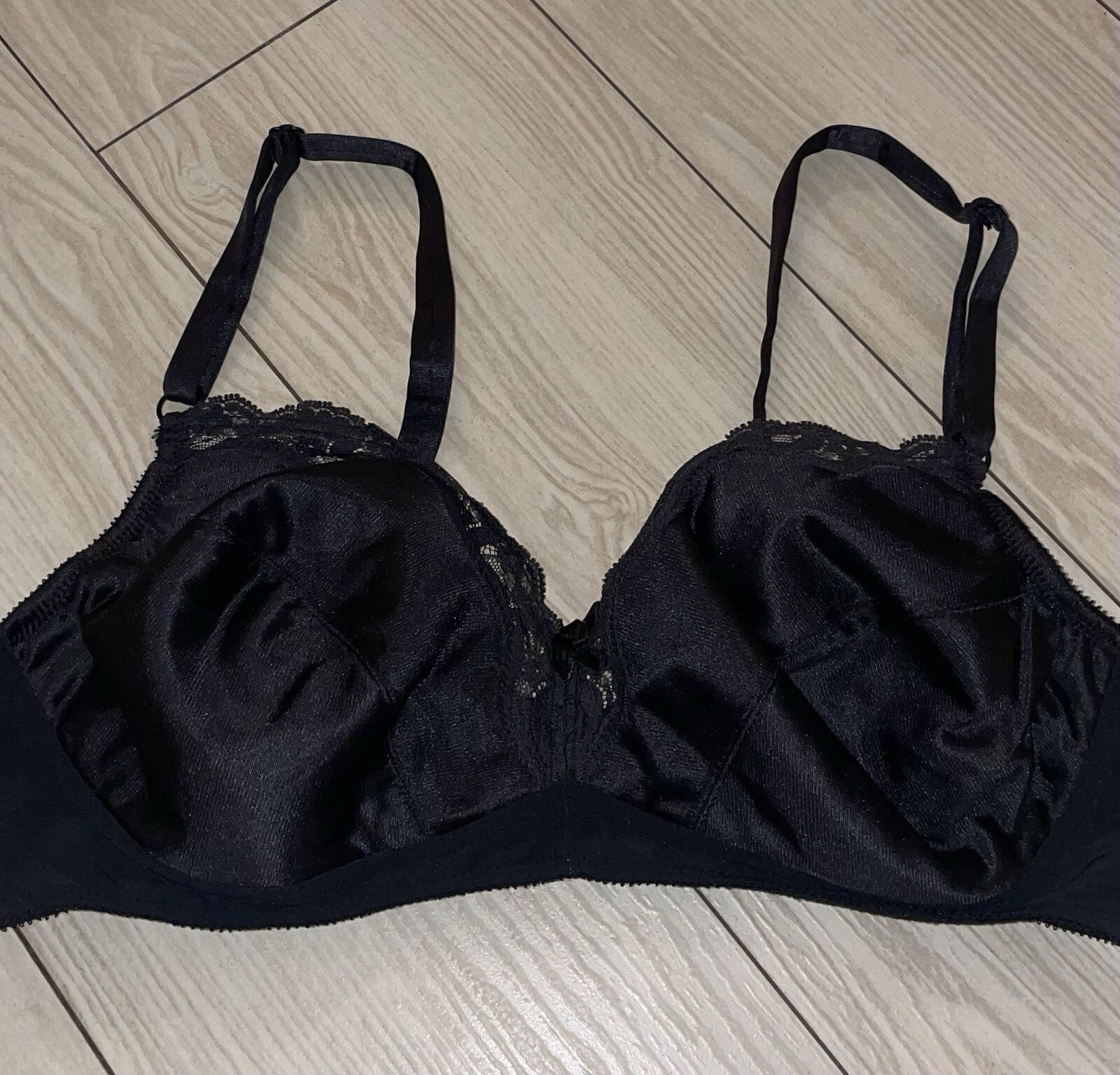 Vintage Vtg Vanity Fair 75-218 Soft Cup Bra Wire Free Womens 36C Black