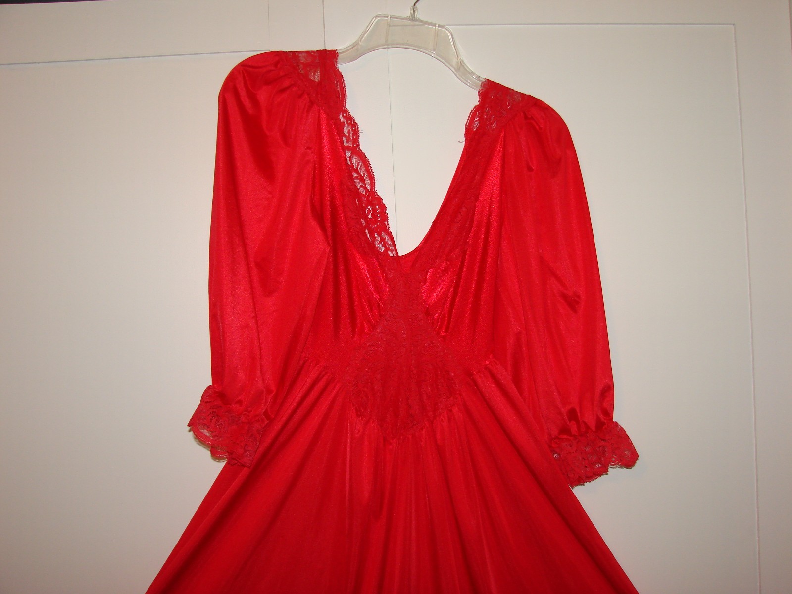 Vintage Red Olga Full Sweep Nightgown Lace Bodice 3/4 Sleeves 92350 Sz Medium