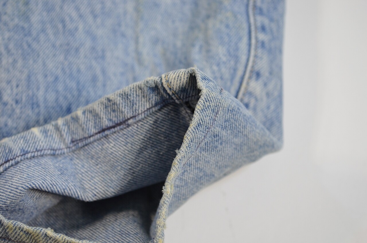 Vintage 80’s Levi’s Women’s Jeans Light Wash Denim Size 9 Made in USA