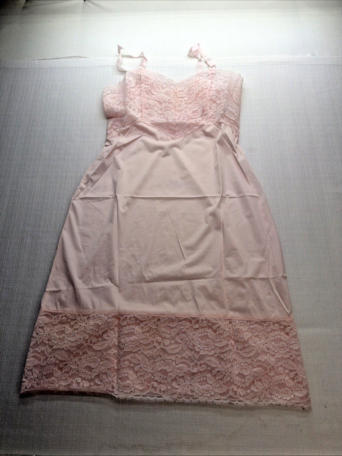 Movie Star Pink Nylon Full Dress Slip Women’s Size 34 With Lace Detail Vintage