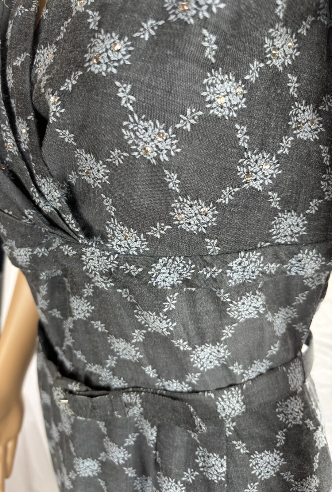 Chic Gray and White Print Sparkled Top Handcrafted 1950’s Sheath Dress Unlined