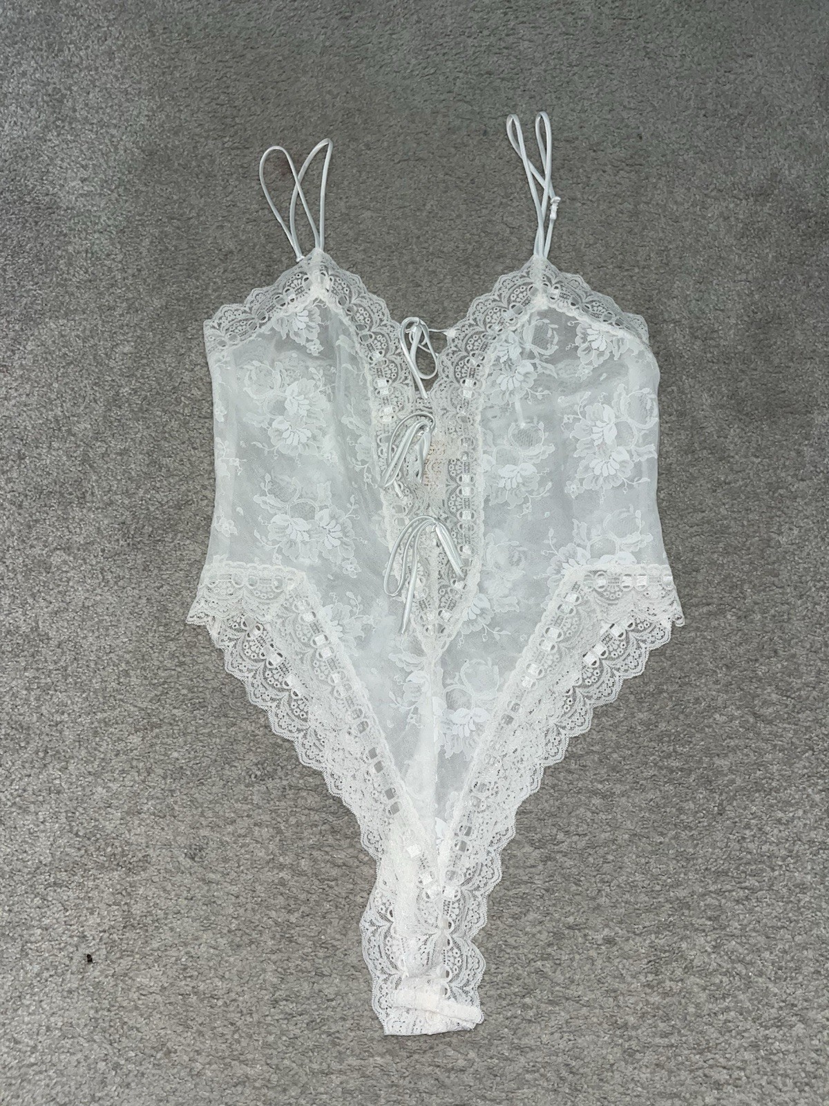 90s Gold Label Victorias Secret White Lace Bodysuit/Teddy Medium Vintage