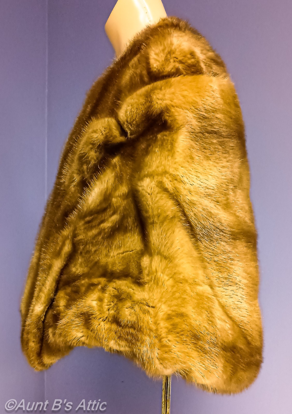 Stunning Luxurious Vintage 50’s-60’s Light Brown Mink Capelet From L.L. Berger S