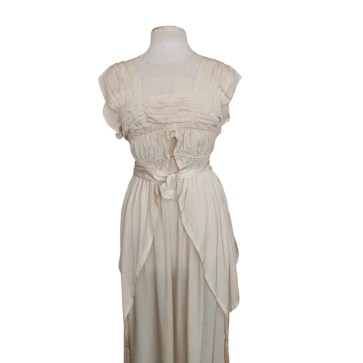 Vintage 1910s Edwardian Dress Cream Silk Tea Gown w/Lace, Pleating, Tassels