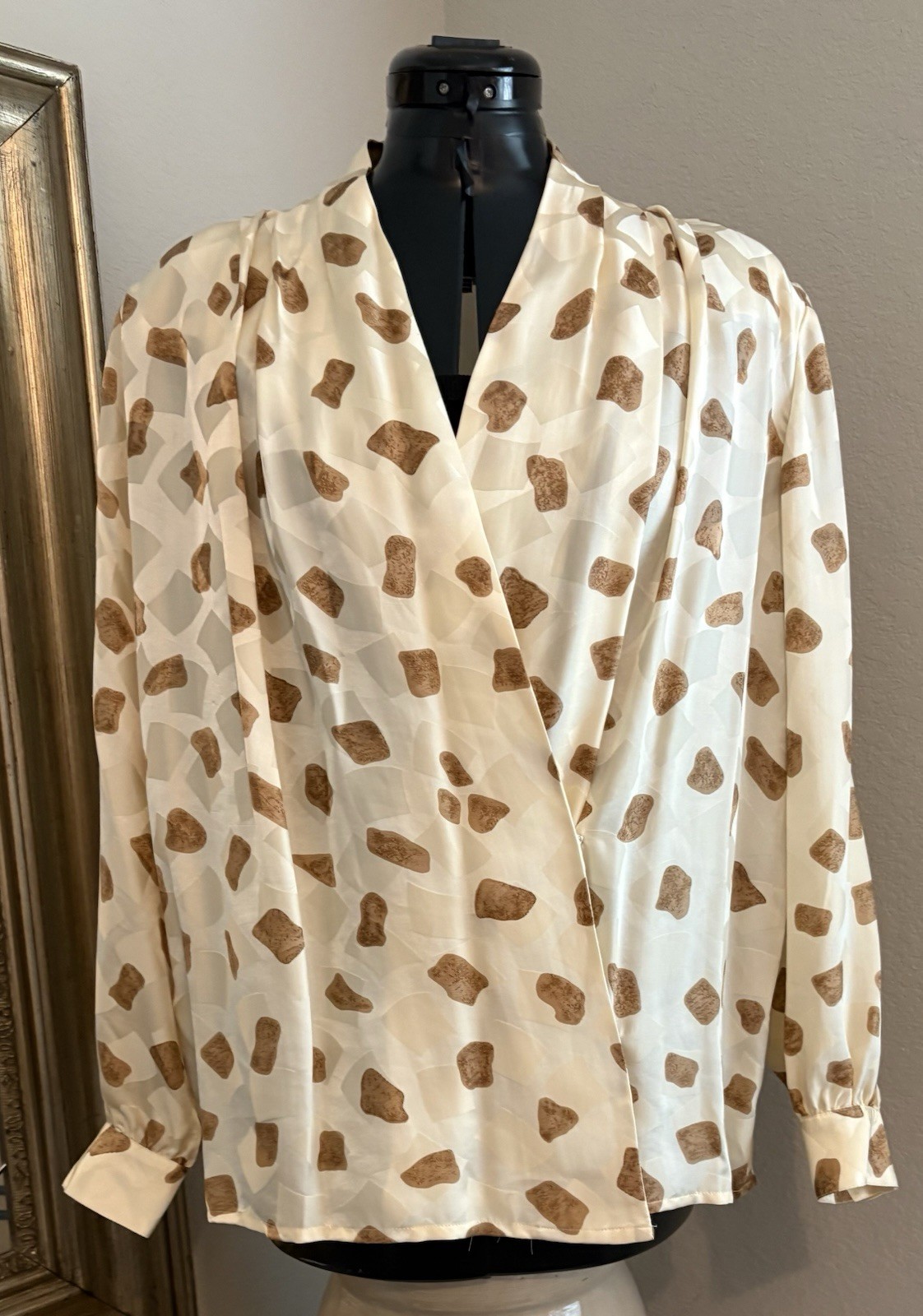 Vintage Wilroy Traveller 100% Silk Wrap Blouse Size 16 Ivory Tan