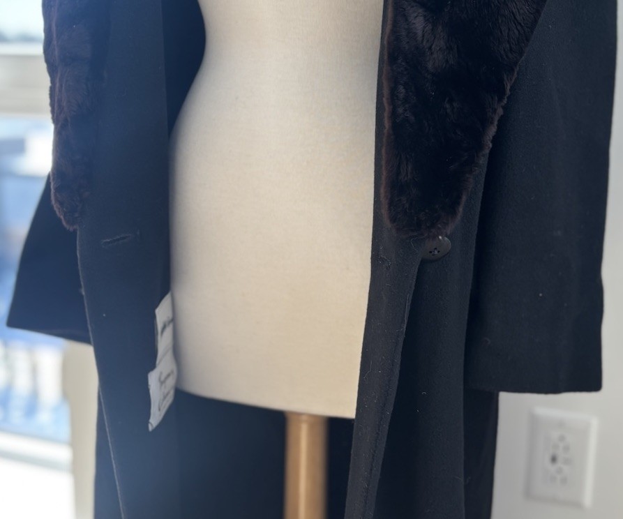 VNTG REGENCY Black Cashmere/Wool Shaved Fur Collar Coat Size 12 With Damage