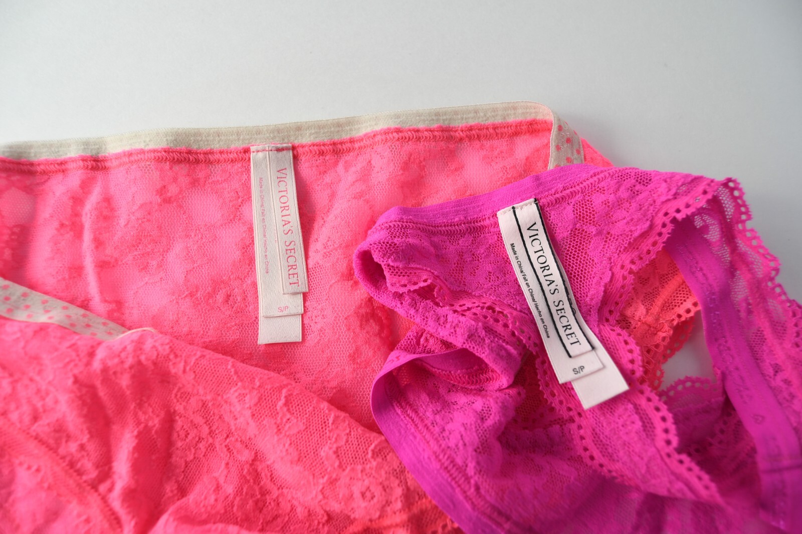 2 VTG Victoria’s Secret 2014-2015 Signature Lace Thong & Bikini Panty Lot SMALL