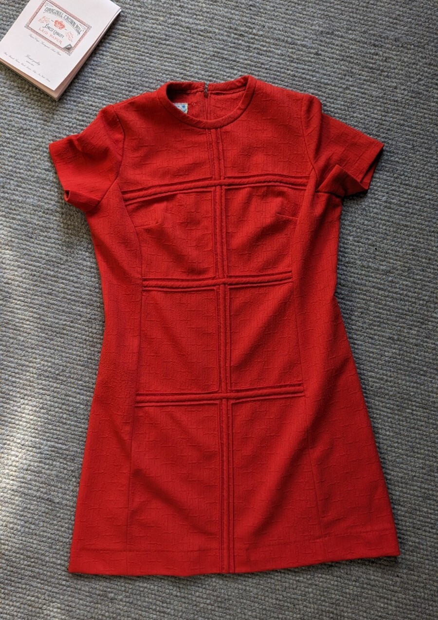 Vintage red textured poly mini – M/L