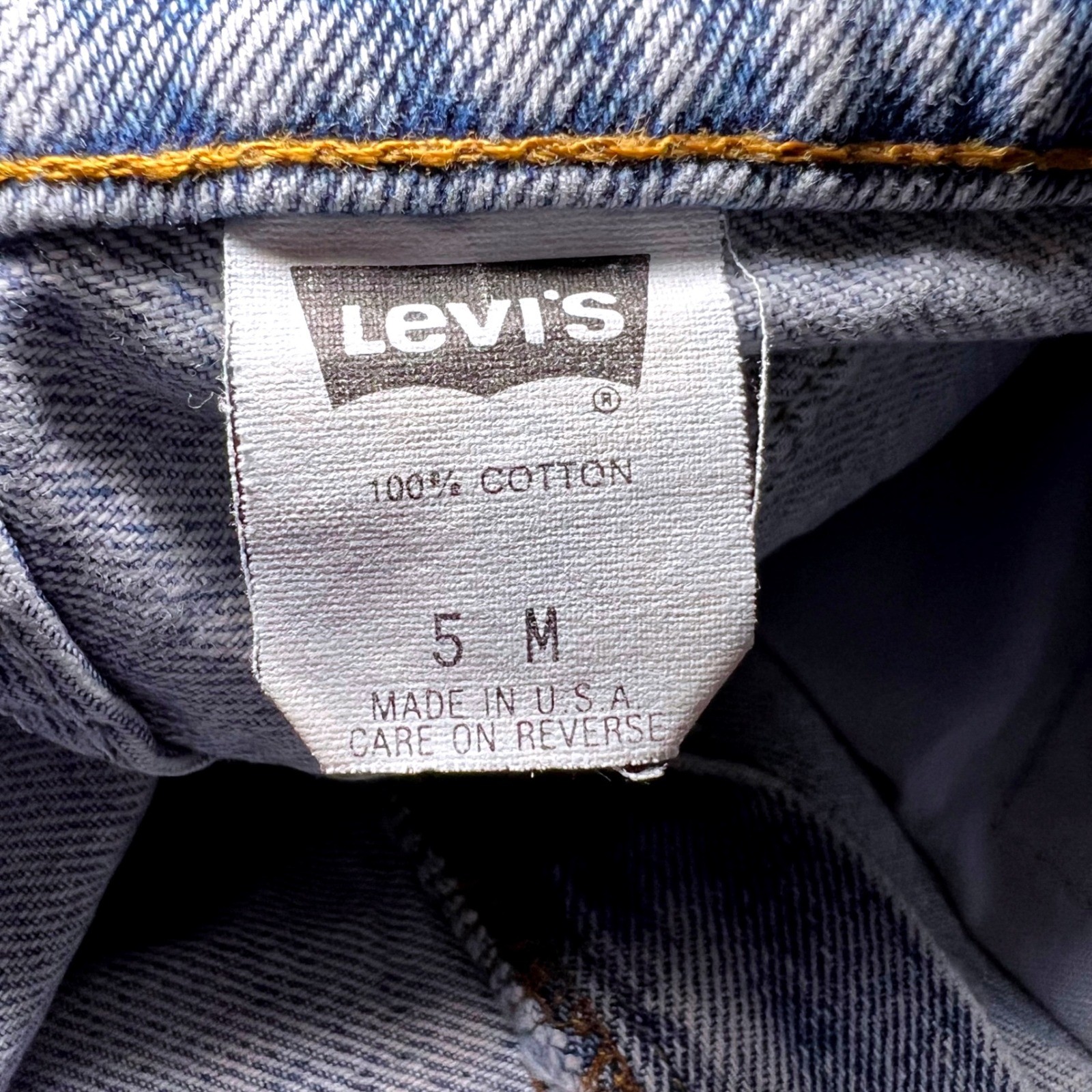 Size 26″ 1991 Levi 550 Relaxed Fit Tapered Leg Light Wash Vintage Jeans