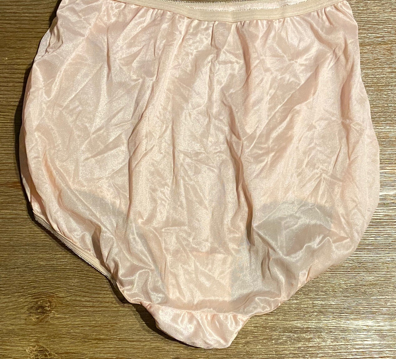 MYONNE VTG PANTIES – NWT NYLON SIZE 9 (44-45 HIPS) Granny Panties Style Peach