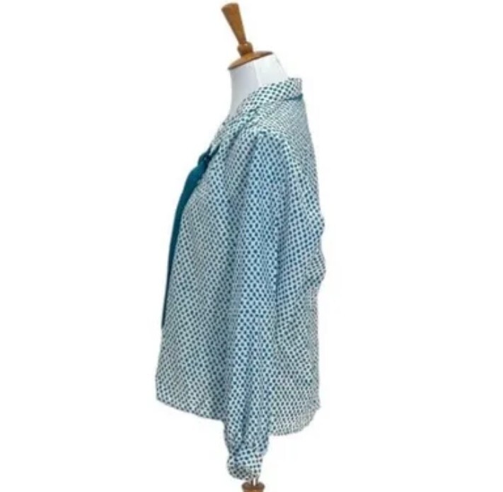 CAPE COD MATCH MATES FABULOUS VINTAGE BLOUSE WITH BOW / TIE AT NECK