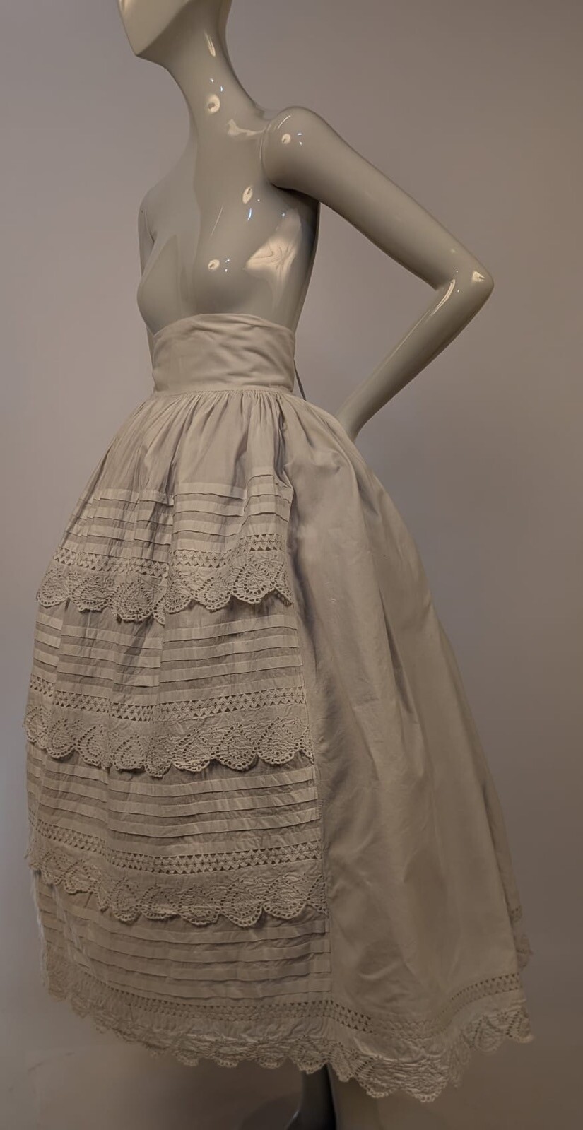 BEAUTIFUL HAND SEWN CIVIL WAR 1860’S WHITE COTTON SKIRT W PLEAT + EYELET FRONT