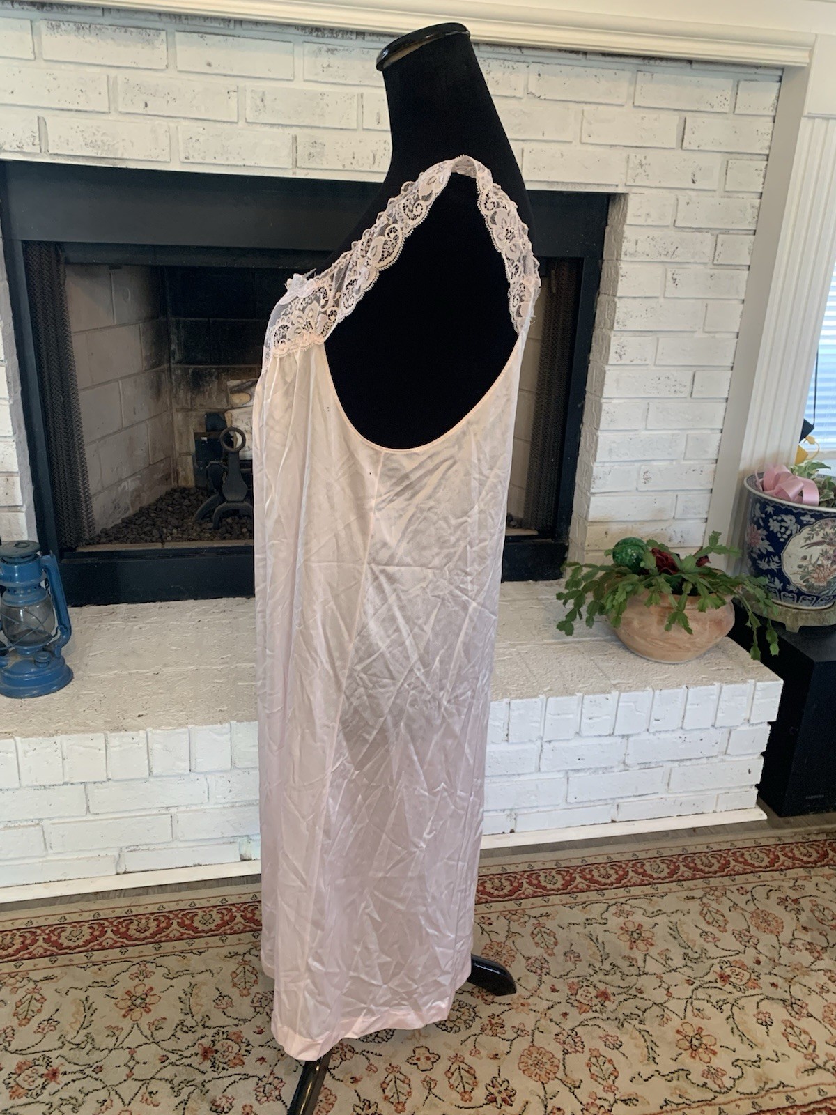 Vintage Vanity Fair Night Gown Robe Set Pink Nylon Embroidered Lace Size Small