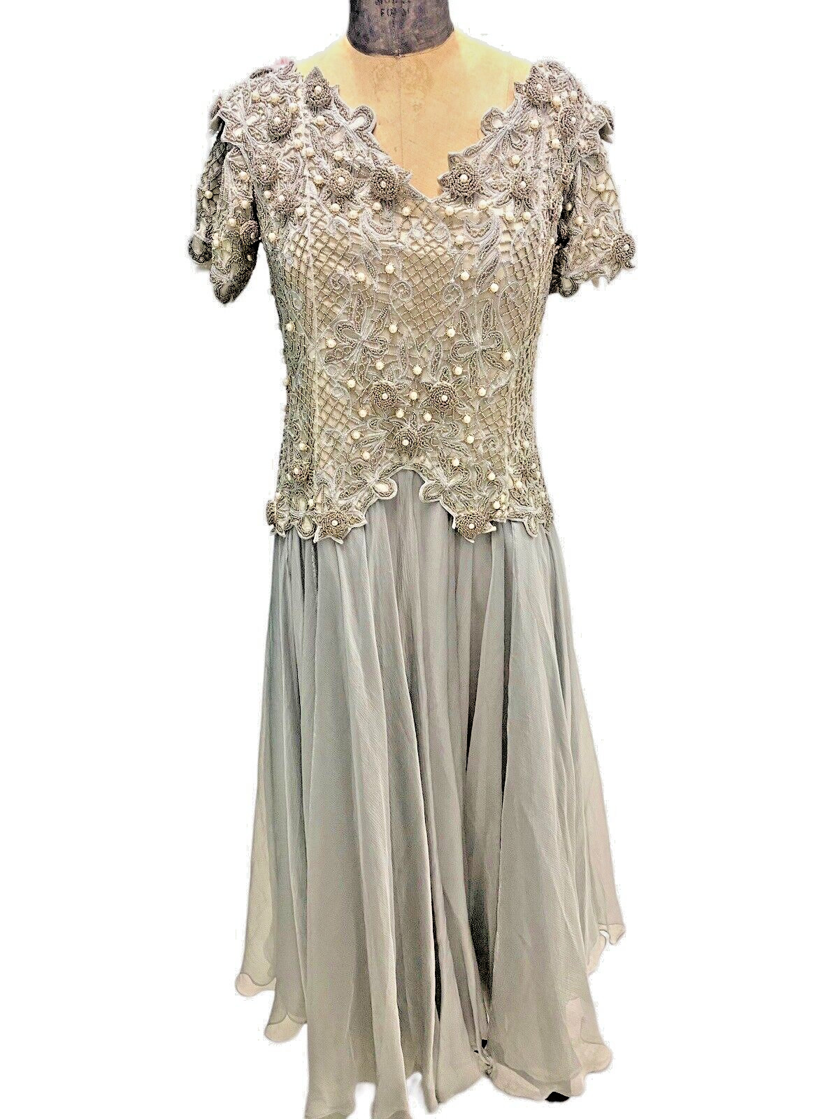 Stunning Eavis & Brown of London Silver Gray Silk Beaded Evening Gown S/M