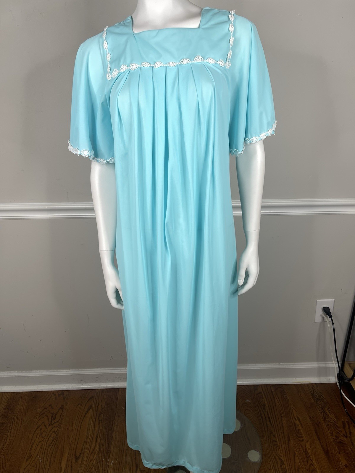 VINTAGE Women’s Loungewear Nylon size M nightgown 1960’s blue USA zip up back