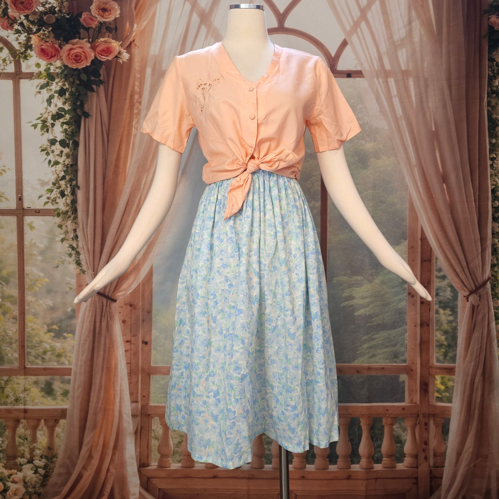 Vintage 1970’s Blouse Top Shirt Peach Pink V-neckline Eyelet Lace Cutouts Floral