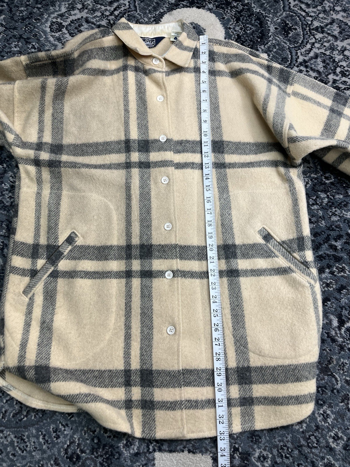 Vintage 1960s Womens’ WoolRich Flannel Shirt Size Large Made In USA beige