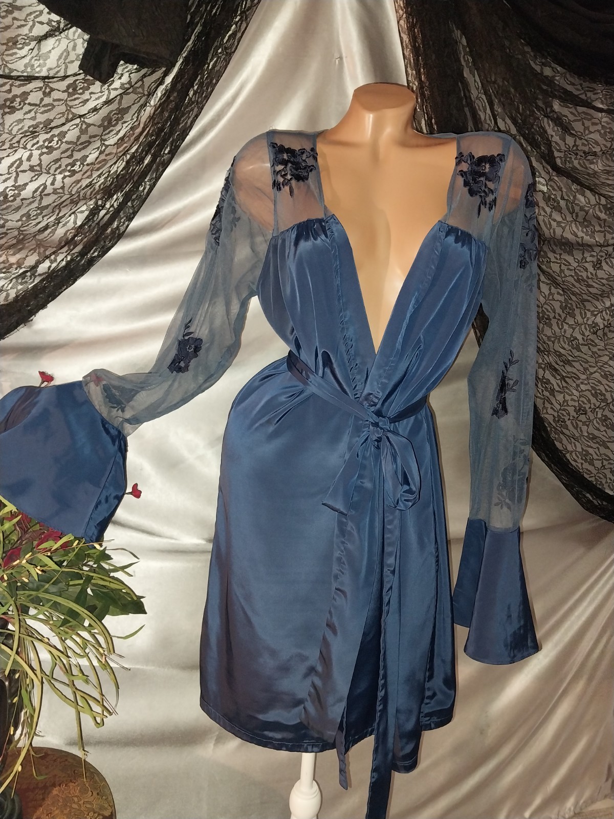 VTG BLUE LOVED FLOWERS SHEER BELL SLV SATIN SCRATCHY TAFFETA BOUDOIR ROBE L Y2K
