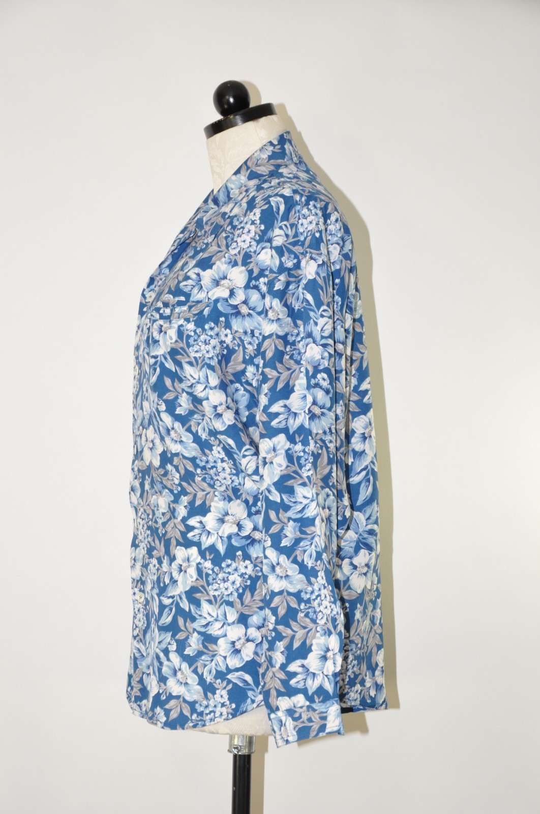 90s Vintage Blue Botanical Floral Print Rayon Oversized Shirt Blouse Top Women M