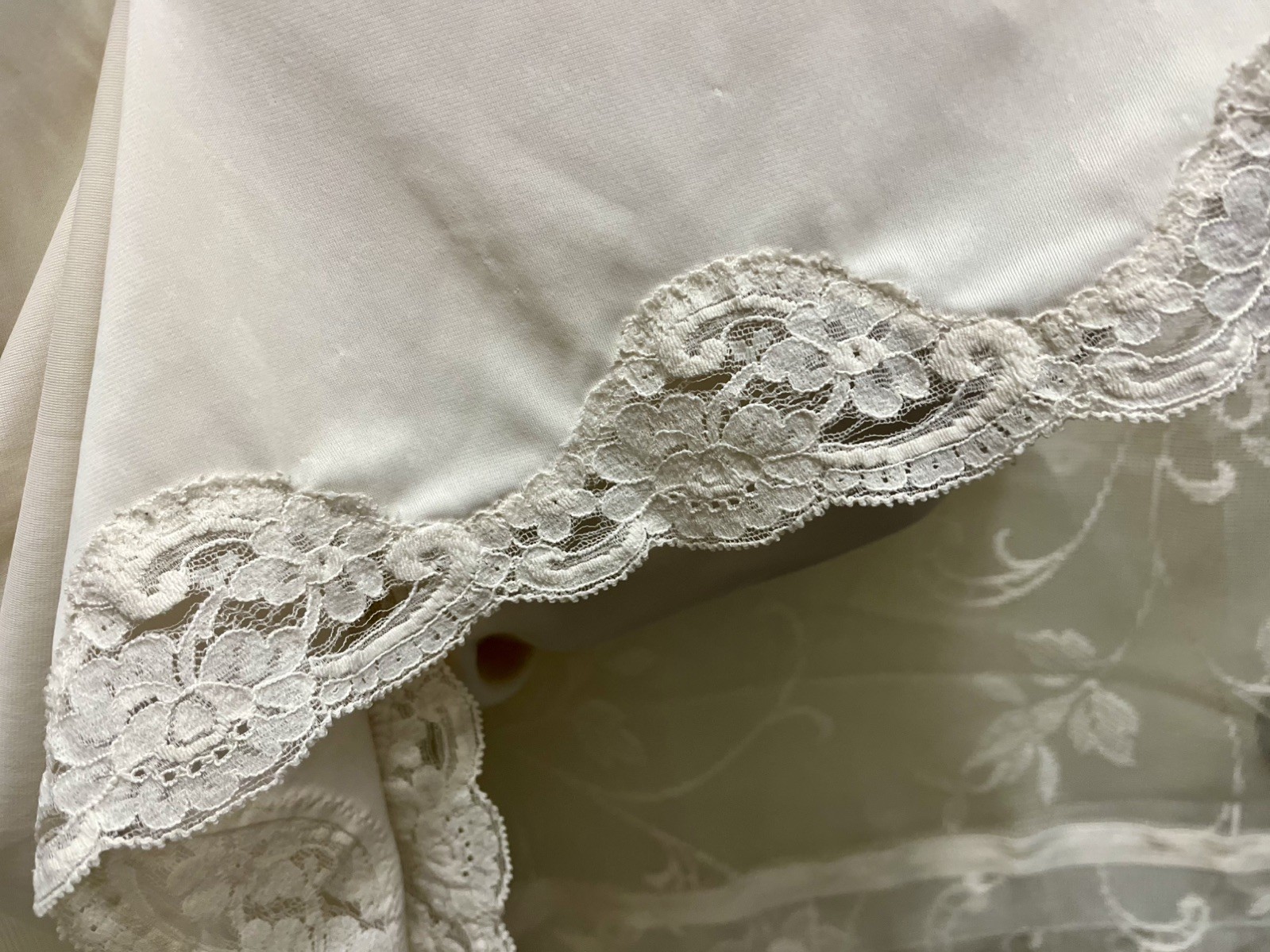 VTG ShadowLine Cottagestyle Lace Full Slip 34